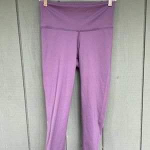 Super Soft Athleisure/Workout/Yoga Leggings Capri Style - Size Small